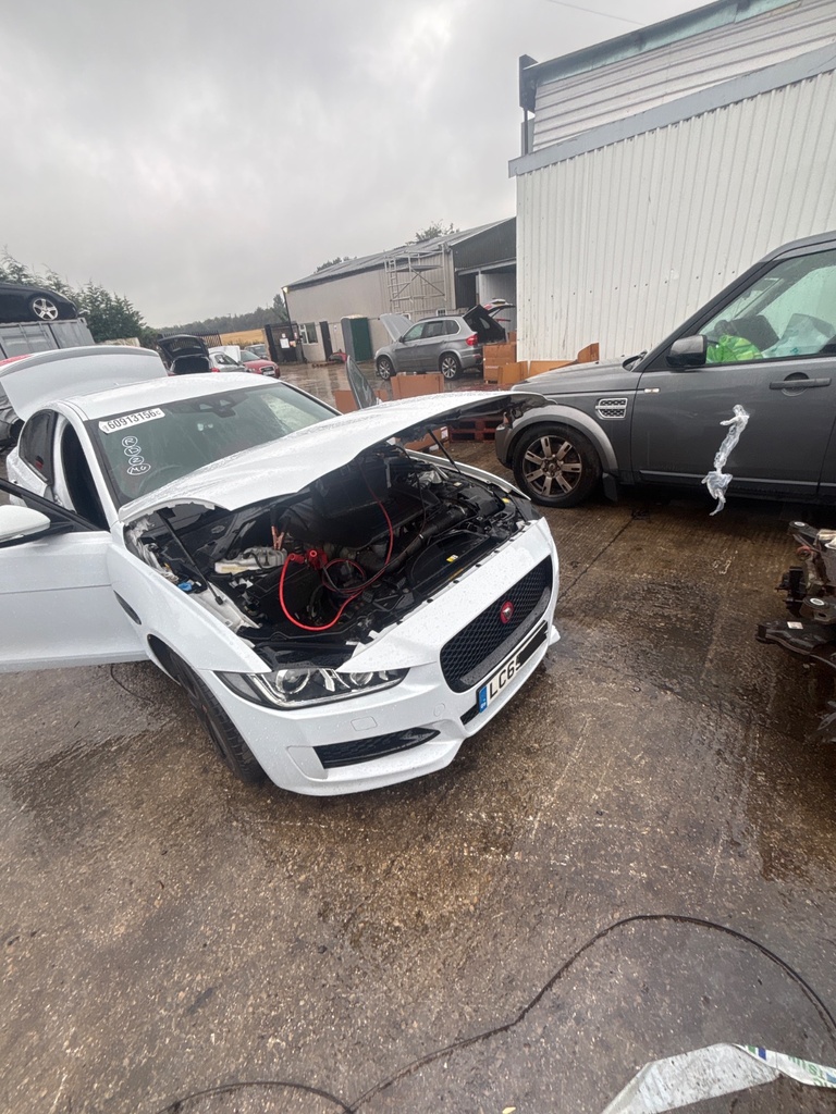 [EPE-126514] Paso de rueda interior delantero derecho Jaguar XE