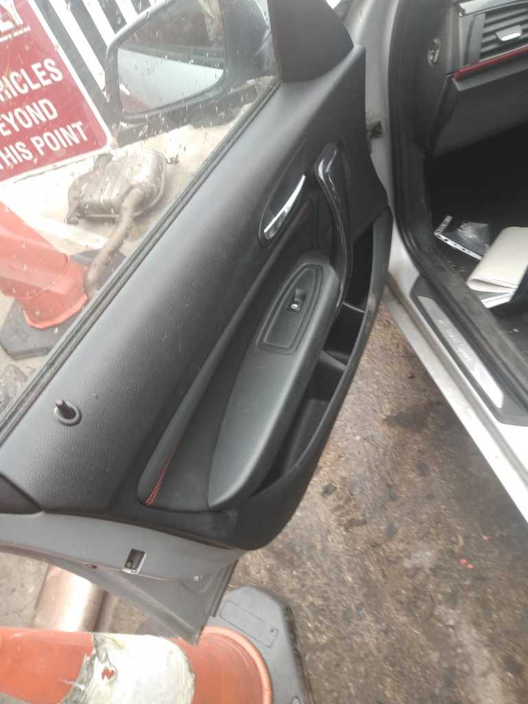[EPE-126668] Panel interior de puerta delantera izquierda BMW Serie 1