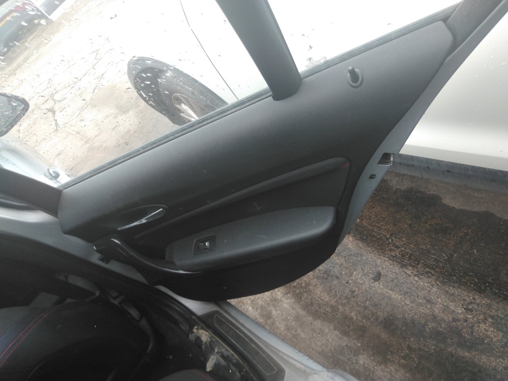 [EPE-126690] Panel de puerta BMW 1 Series