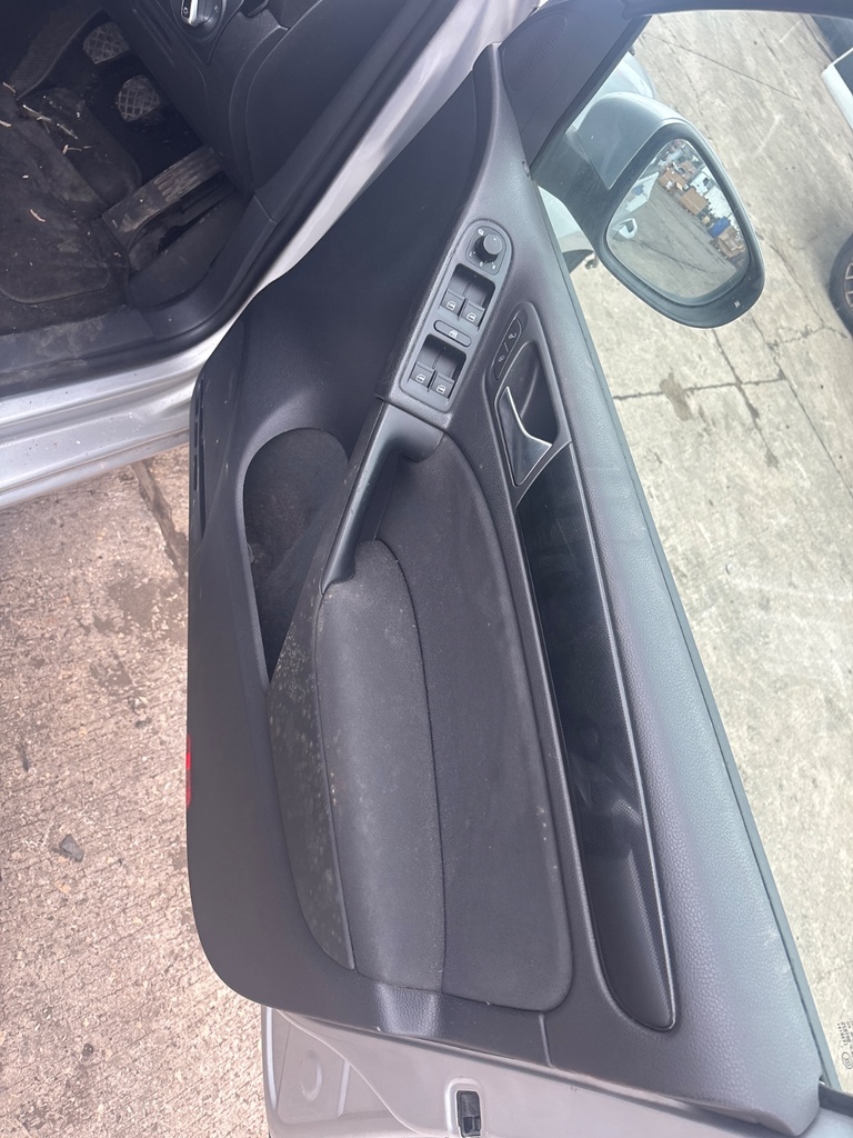 [EPE-126876] Panel interior puerta delantera derecha VW Golf 2012