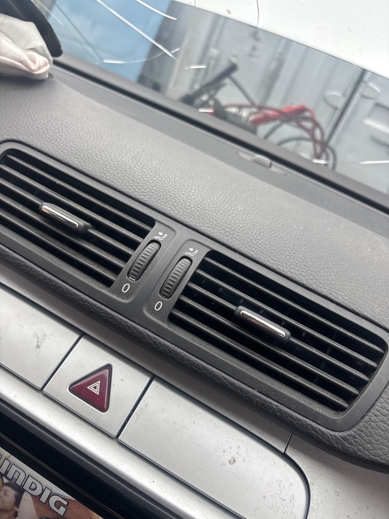 [EPE-127055] Salida de aire calefacción salpicadero VW Passat CC