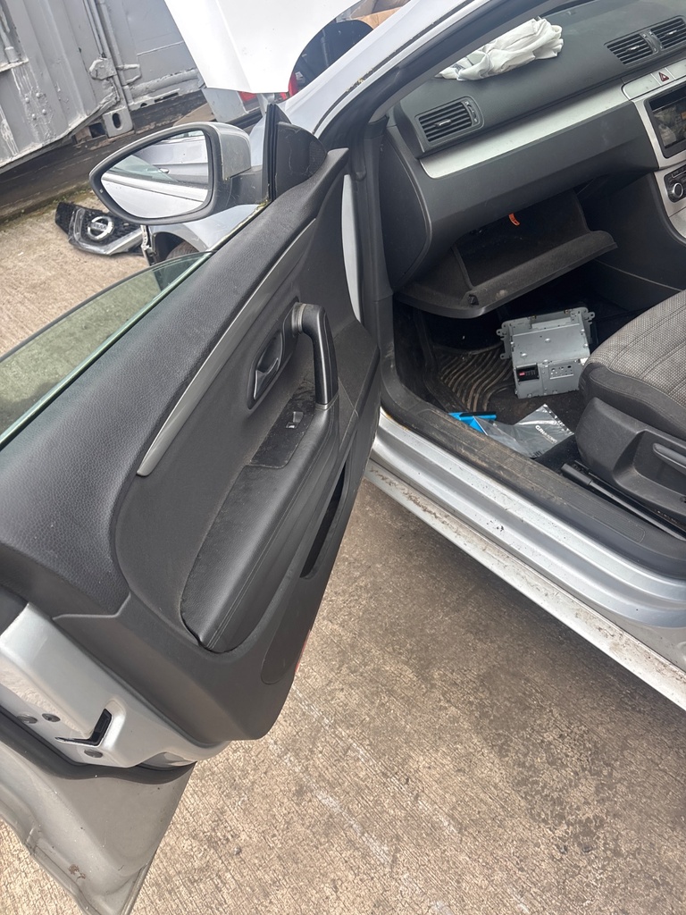 [EPE-127079] Panel interior de puerta delantera izquierda VW Passat CC