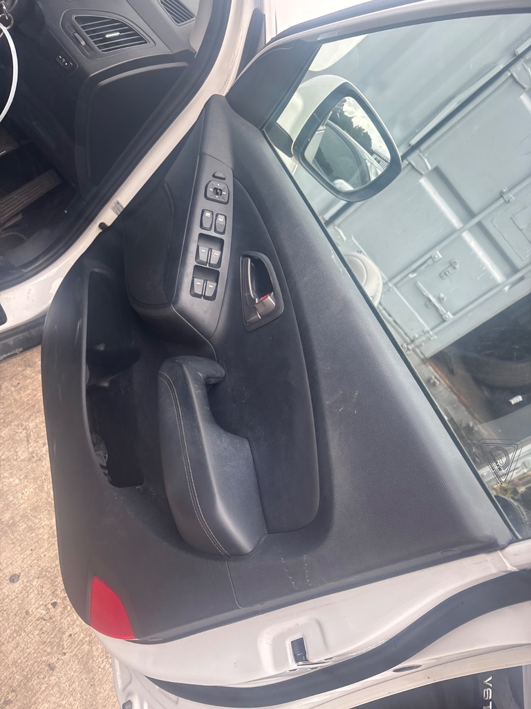 [EPE-127803] Panel de puerta Hyundai ix35 2014
