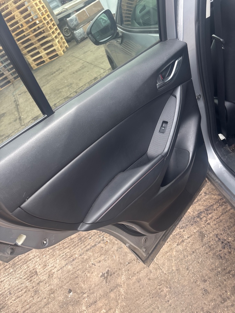 [EPE-128043] Panel de puerta Mazda CX-5