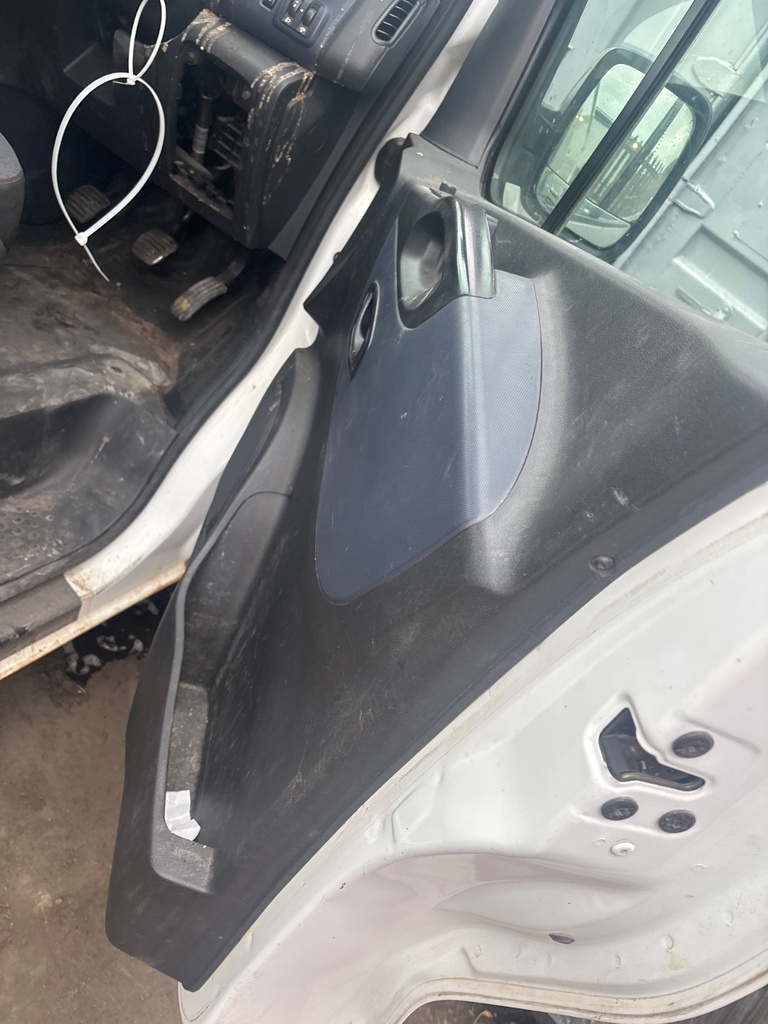 [EPE-127316] Panel de puerta Opel Vivaro B X82
