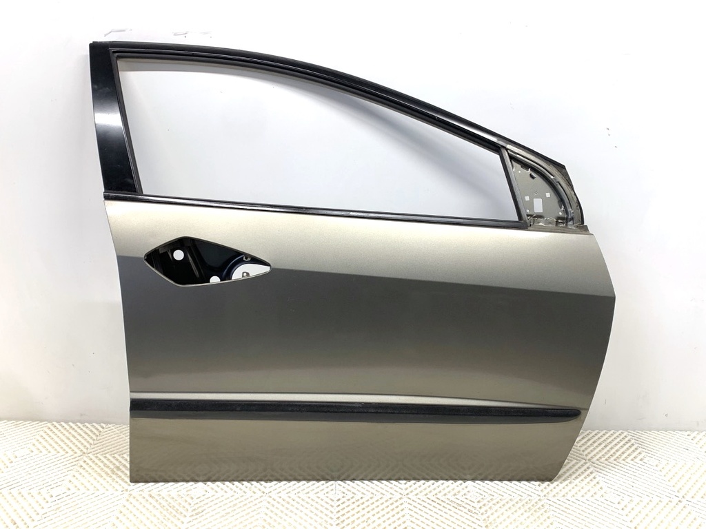 [STARK-880973] Puerta delantera derecha Honda Civic VIII Hatchback (FN, FK) 1.4 73 kW 2008-2022