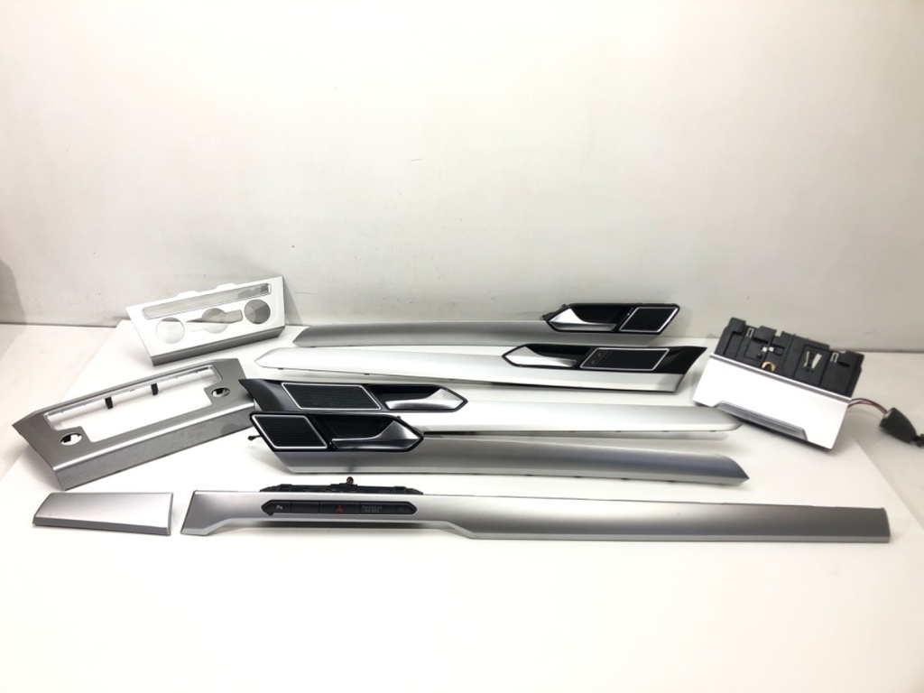 [STARK-516304] Moldura decorativa VW Passat B8 (3G2, CB2) 2014-2022
