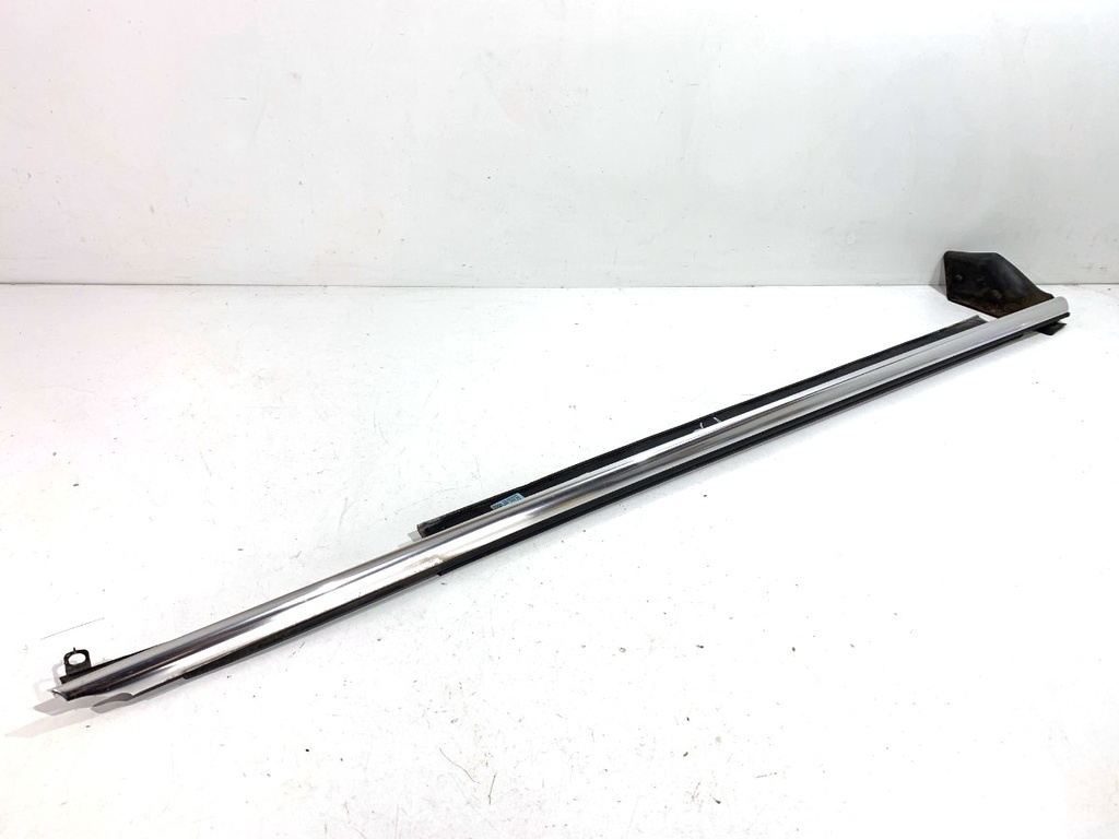 [STARK-818922] Moldura vierteaguas de puerta delantera derecha Audi A8 D4