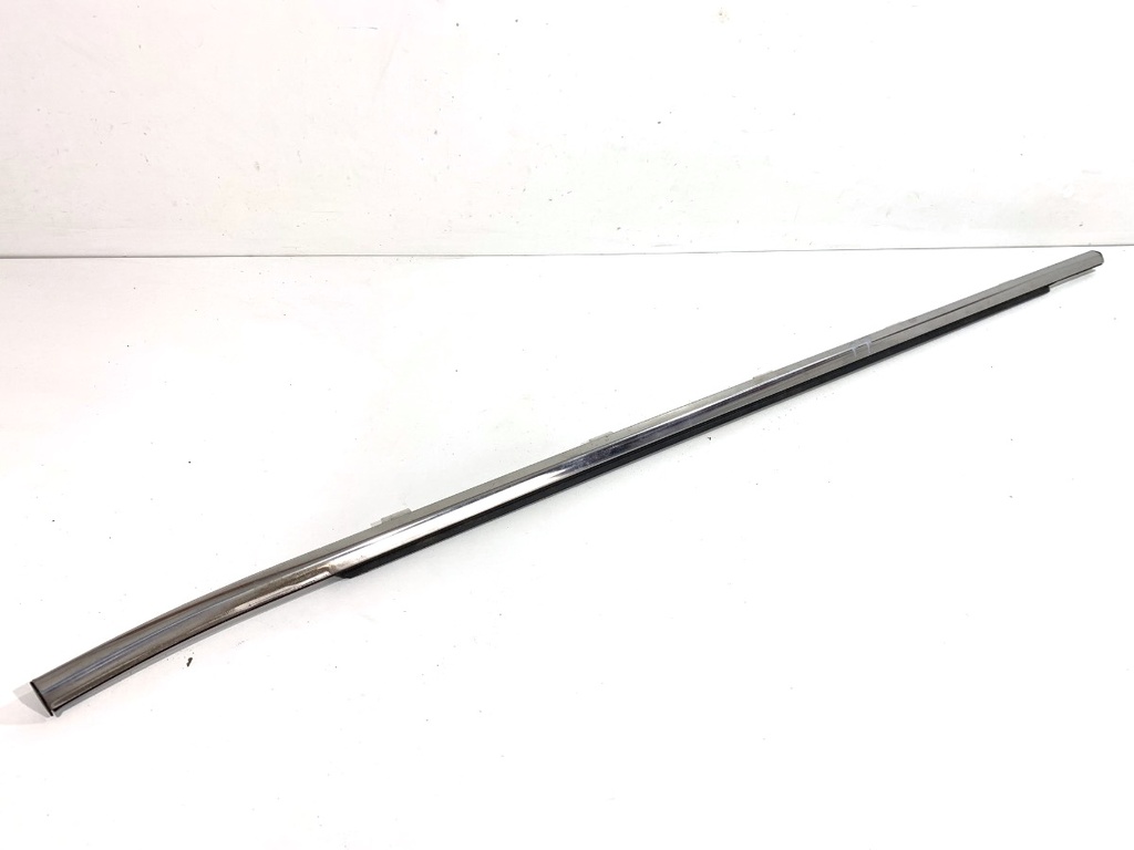 [STARK-820748] Moldura de puerta delantera derecha Hyundai Santa Fé III