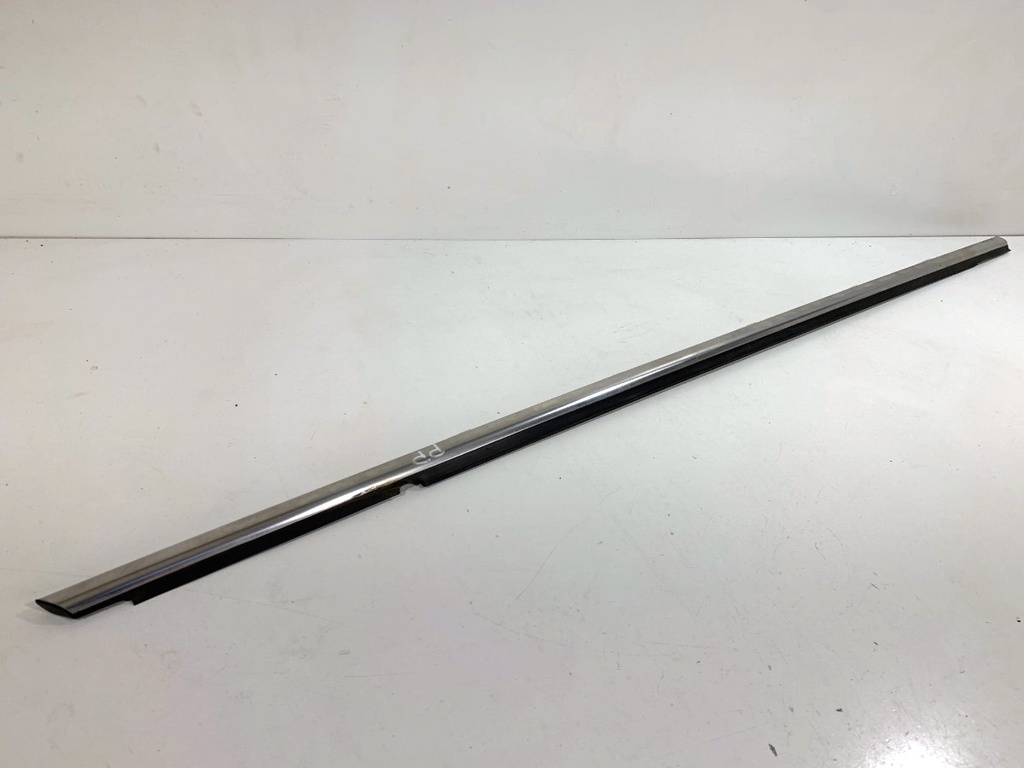 [STARK-830271] Moldura de puerta delantera derecha KIA XCEED (CD)