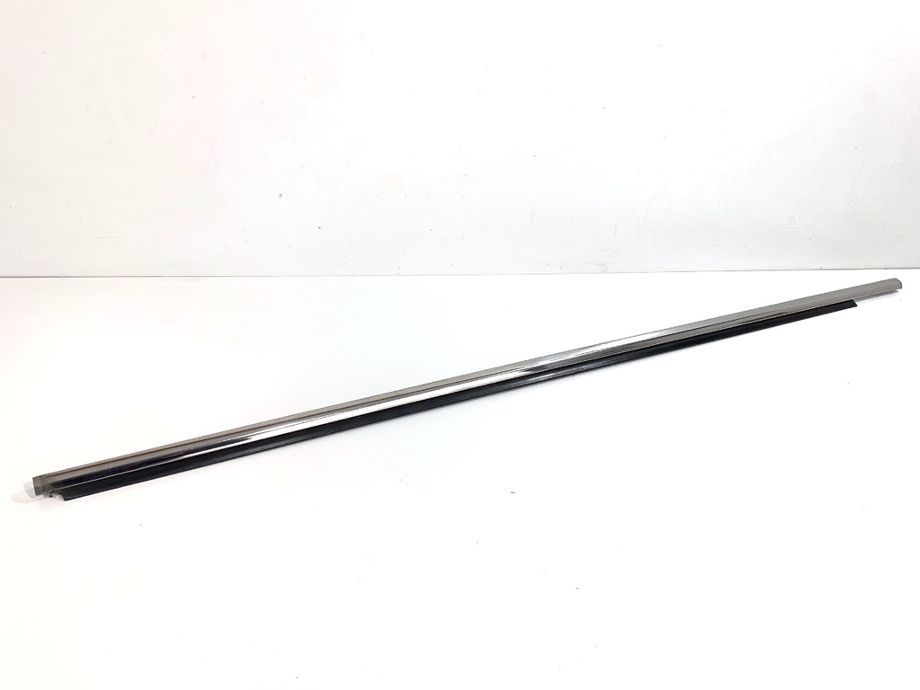 [STARK-845221] Moldura de puerta delantera derecha TOYOTA AURIS (_E18_)
