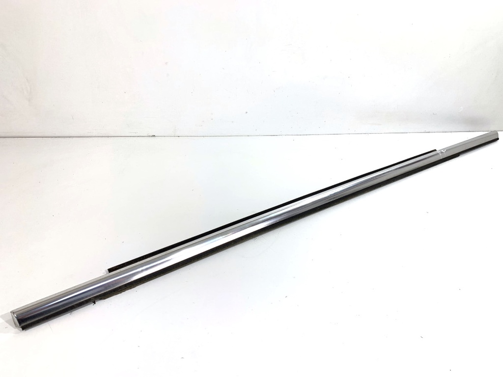 [STARK-875121] Moldura de puerta trasera derecha Audi A8 D4