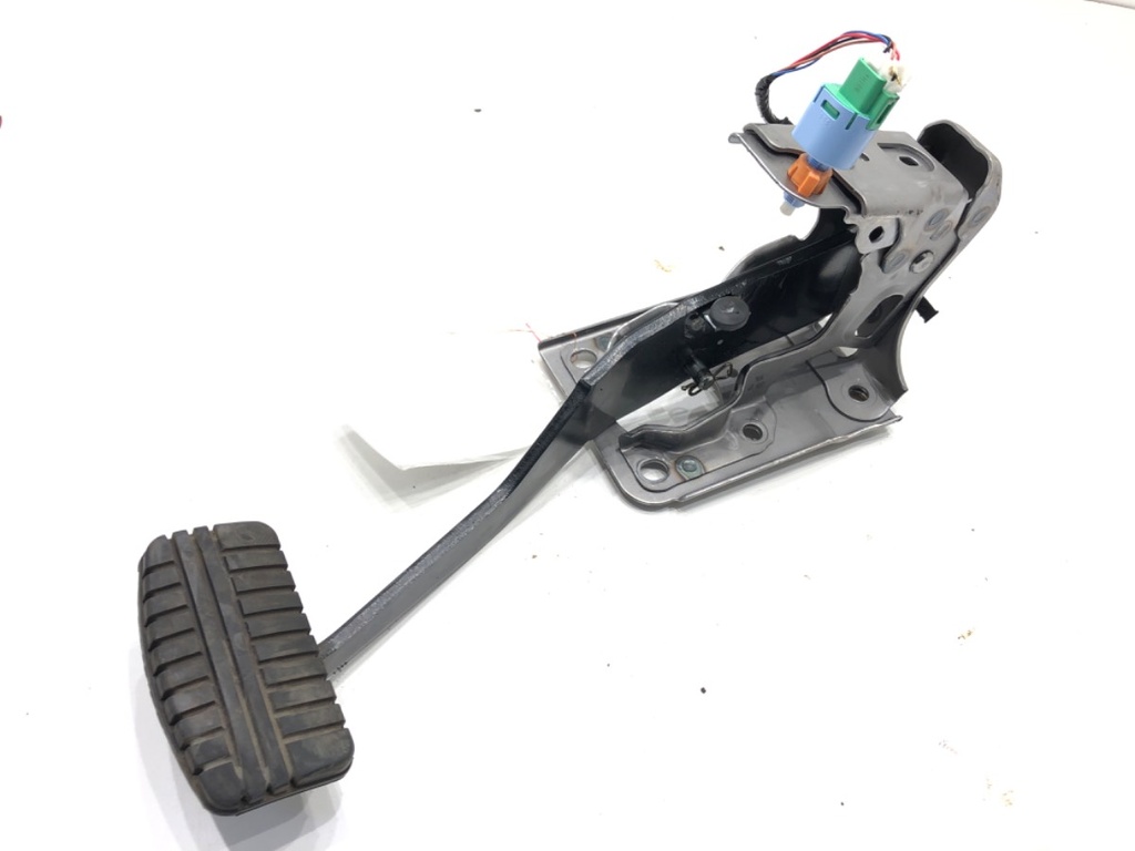 [STARK-880568] Pedal de freno Mitsubishi Eclipse Cross (GK_)