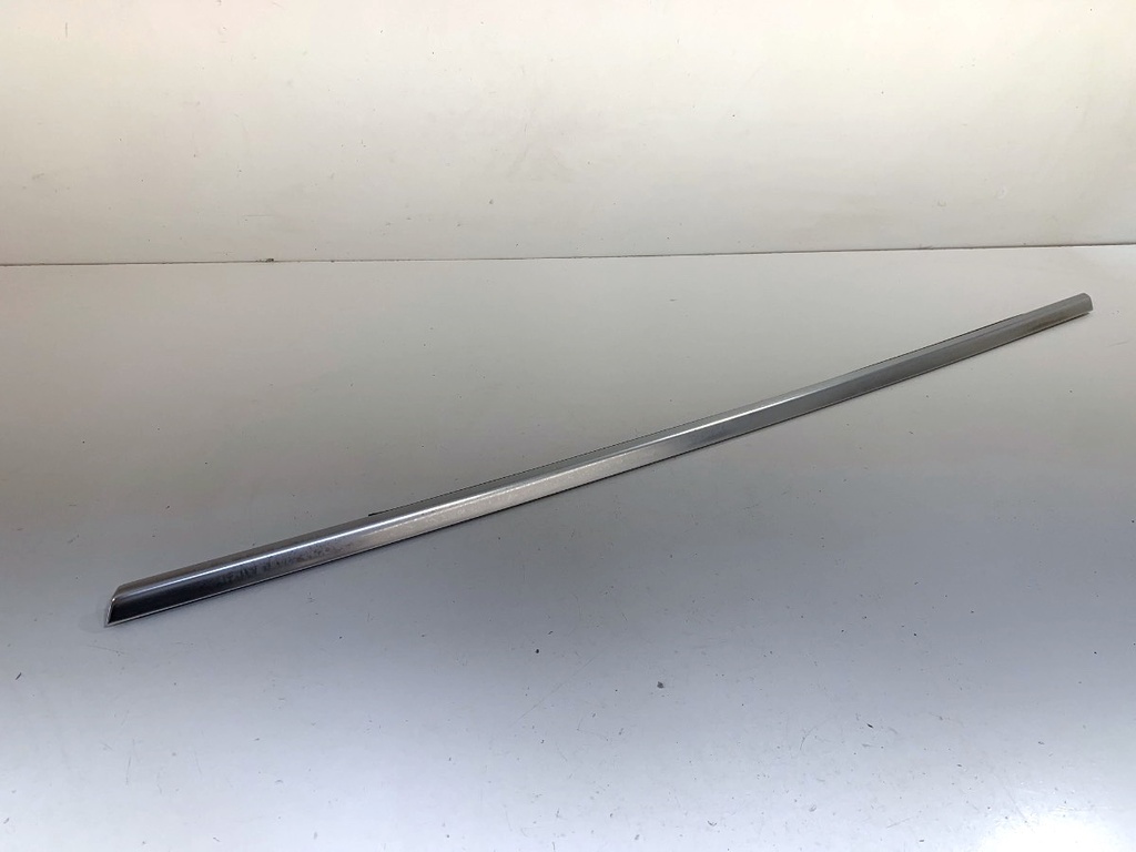 [STARK-893649] Moldura vierteaguas trasera derecha Volvo XC60 I