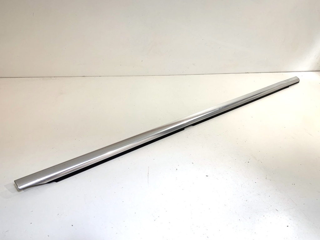 [STARK-898140] Moldura de puerta trasera izquierda Mercedes-Benz GLE (V167)