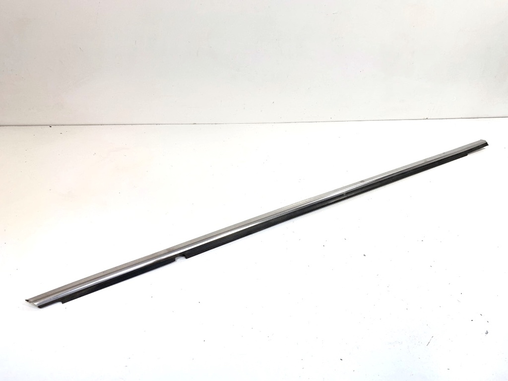 [STARK-900748] Moldura vierteaguas delantera derecha KIA XCEED (CD)