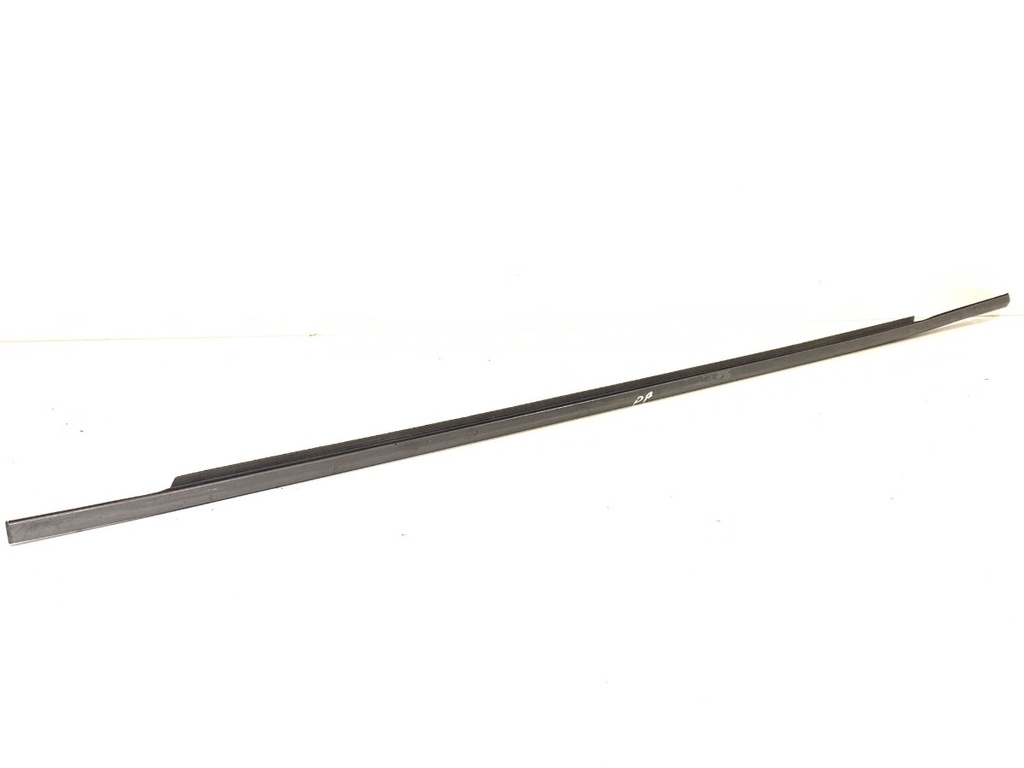 [STARK-906008] Moldura de puerta delantera derecha Toyota Corolla Kombi (E21)
