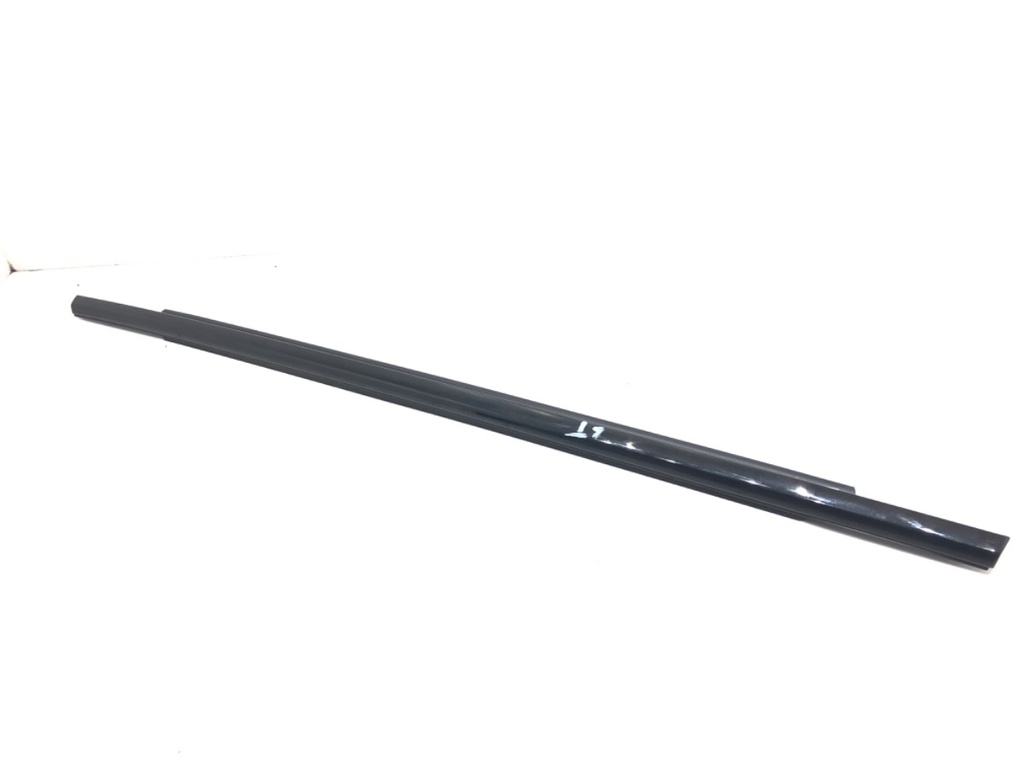 [STARK-681508] Moldura de puerta trasera izquierda BMW X1 (U11) 2022-2025