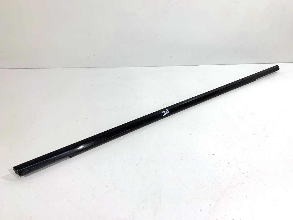 [STARK-835244] Moldura de puerta trasera derecha Audi A6 C8 RS6