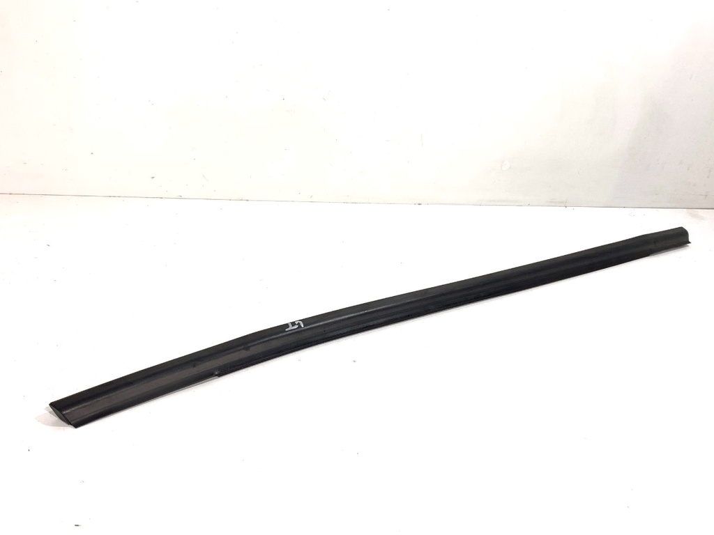 [STARK-806332] Junquillo puerta trasera izquierda Hyundai Kona