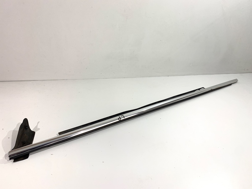 [STARK-809140] Junquillo puerta delantera izquierda Audi A6 C7