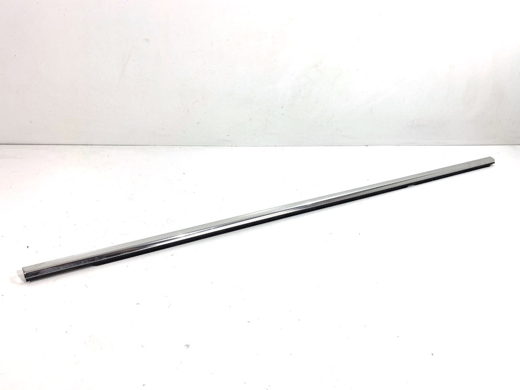 [STARK-811578] Moldura de puerta trasera derecha VW Touran (5T1)