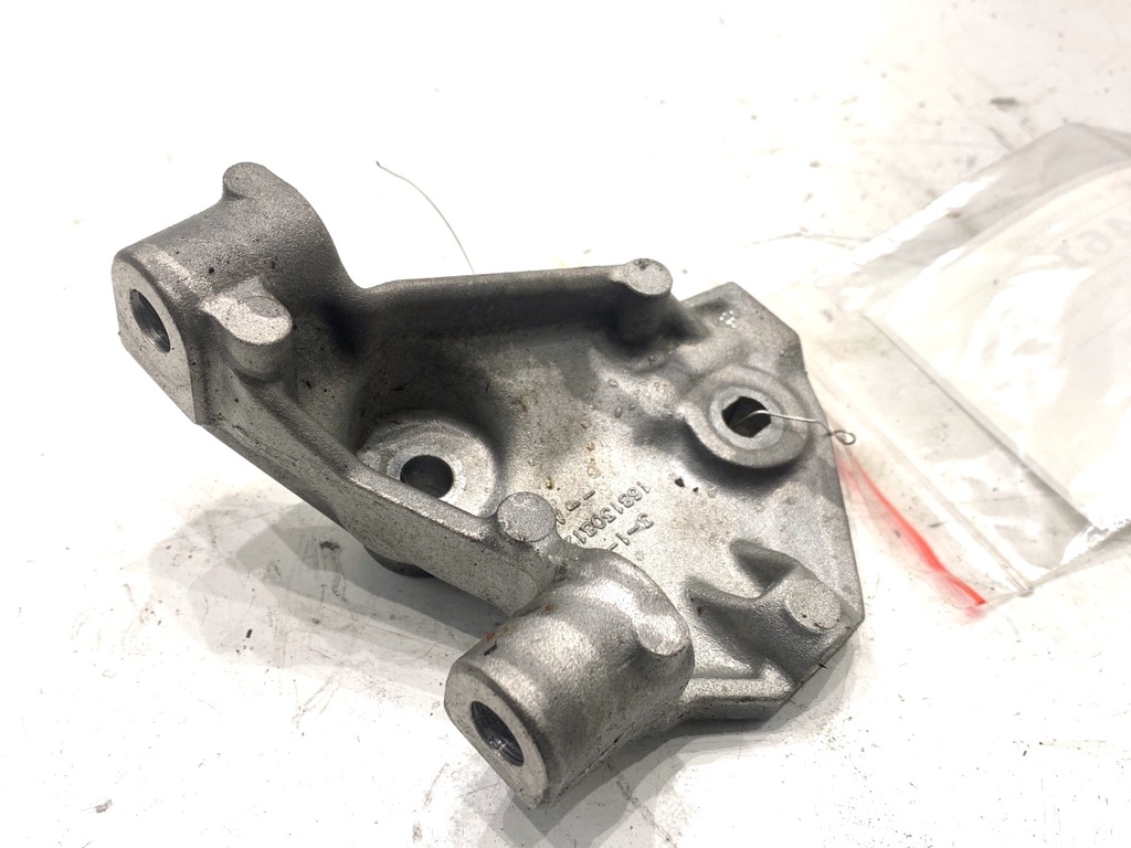 [STARK-828461] Soporte de bomba de inyección Dacia Duster (HM_)