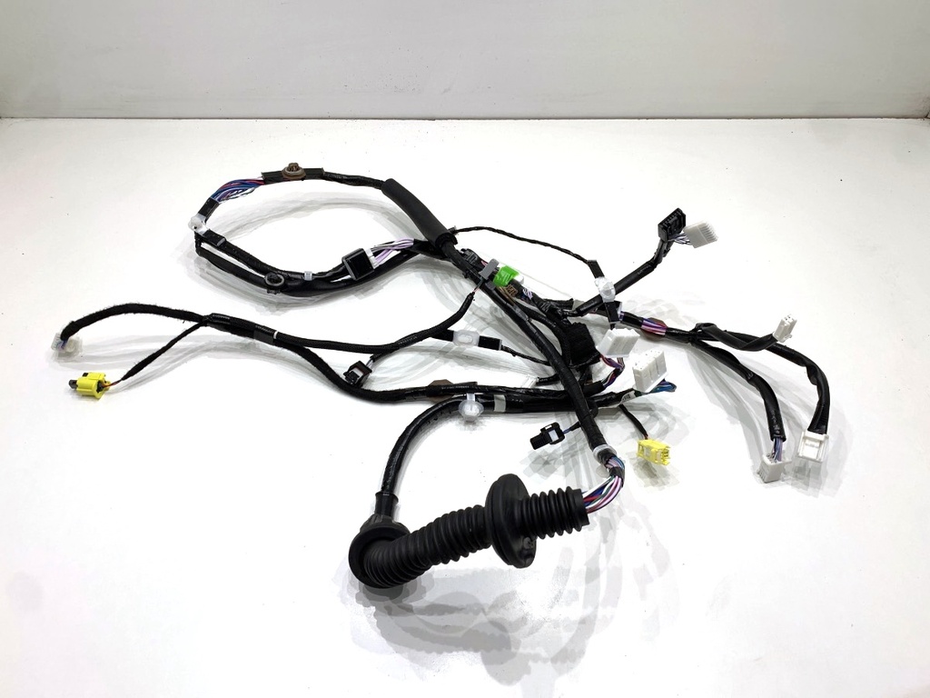 [STARK-829304] Instalación eléctrica puerta delantera derecha Lexus LBX