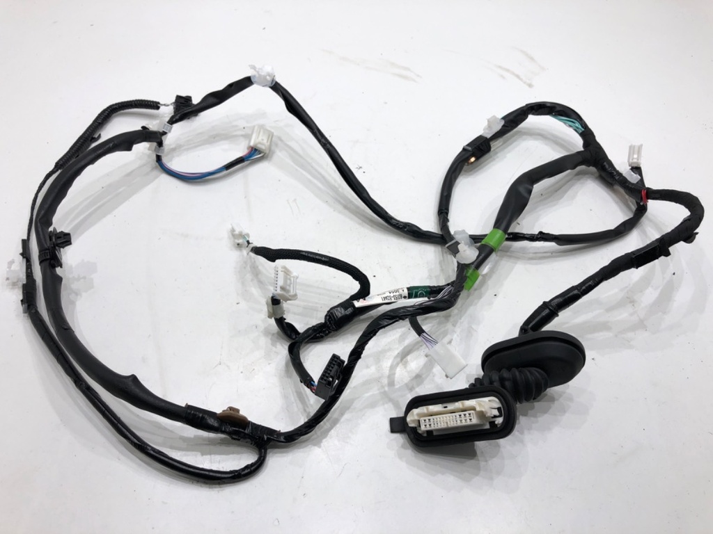 [STARK-829305] Instalación eléctrica puerta trasera derecha Lexus LBX
