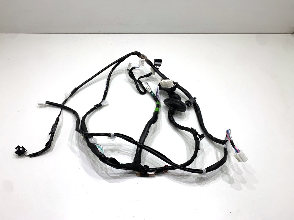 [STARK-829306] Instalación eléctrica puerta trasera izquierda Lexus LBX