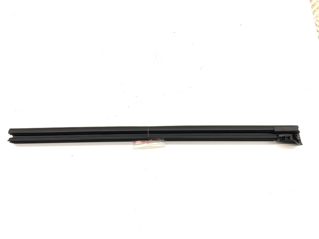 [STARK-829358] Junquillo de puerta delantero izquierdo Lexus LBX