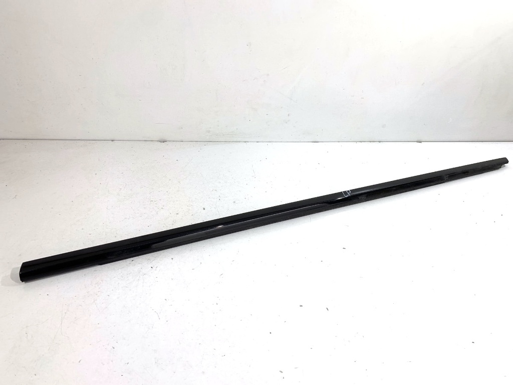 [STARK-864850] Moldura de puerta delantera izquierda BMW X5 (G05, F95)
