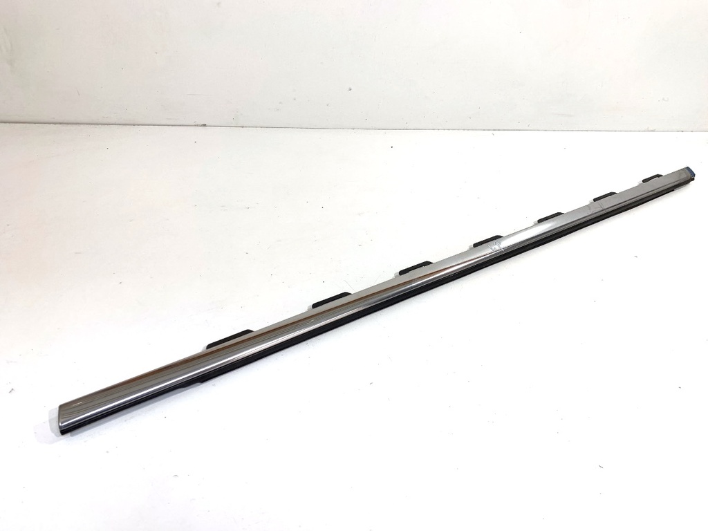 [STARK-876149] Moldura de puerta delantera izquierda Peugeot 2008 I (CU)