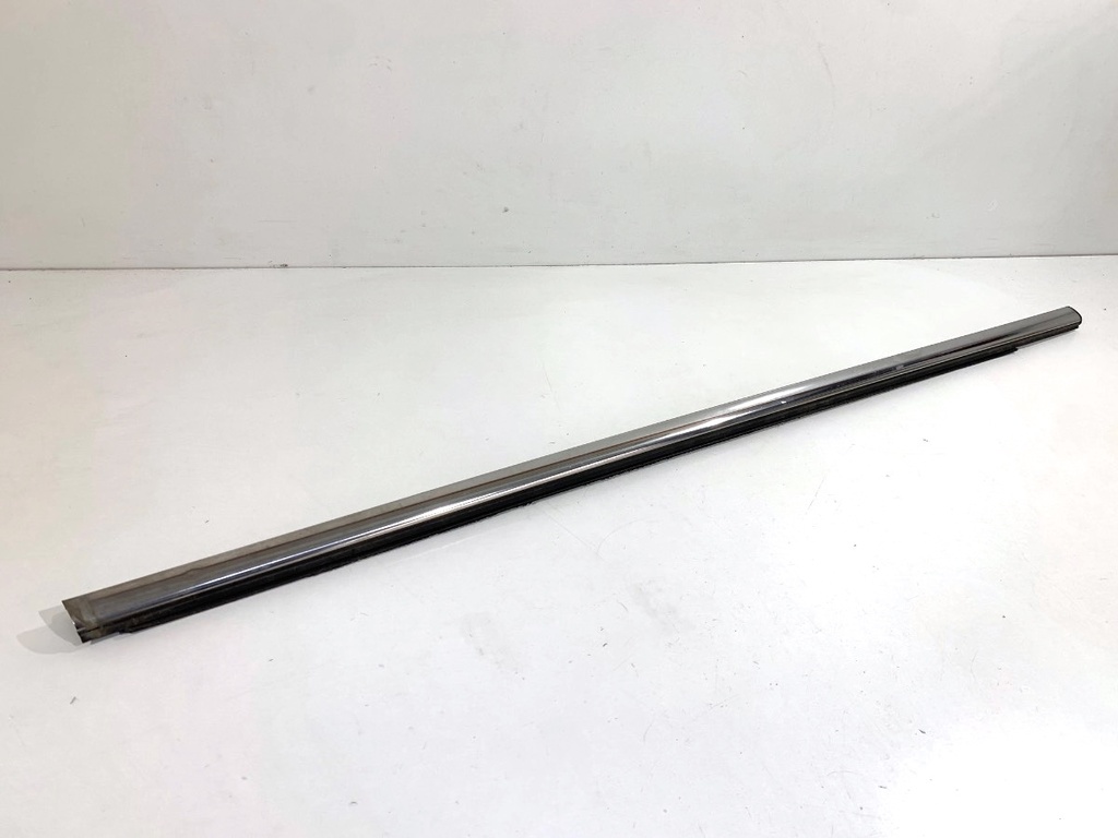 [STARK-876167] Moldura de puerta delantera derecha Ford Kuga II (DM2)