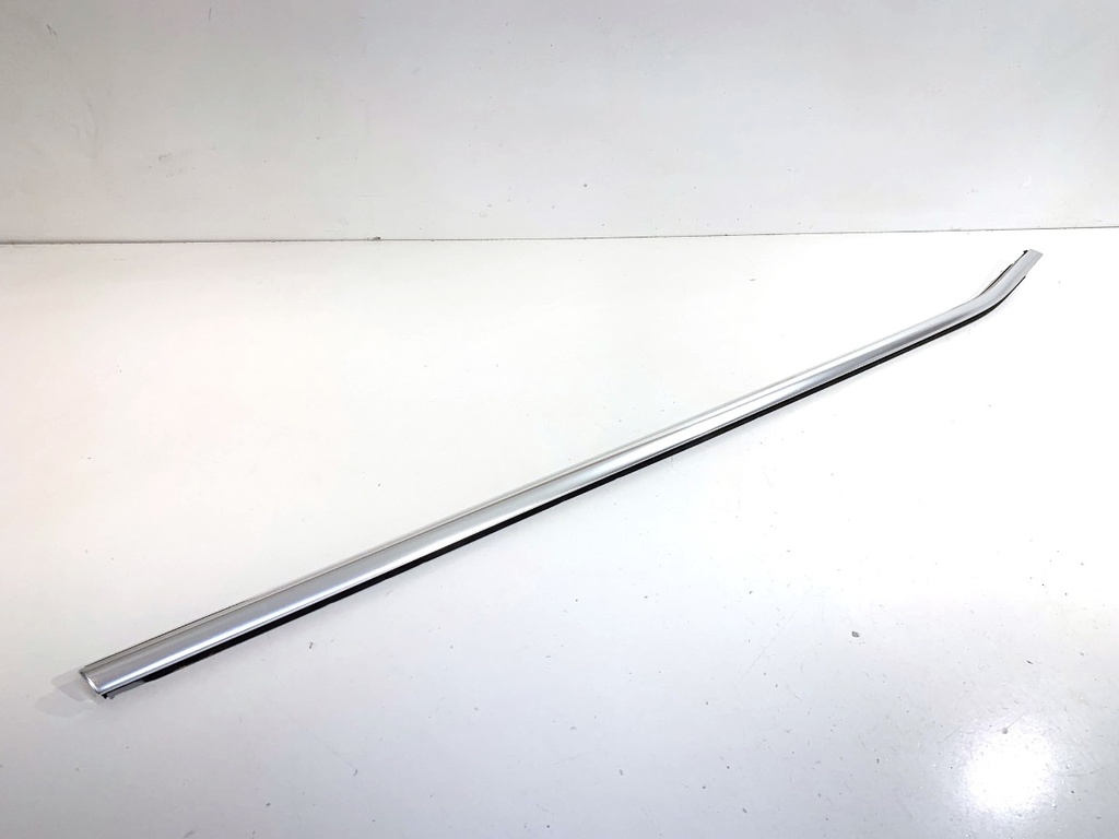 [STARK-881216] Junquillo de puerta delantero derecho BMW X1 (F48)