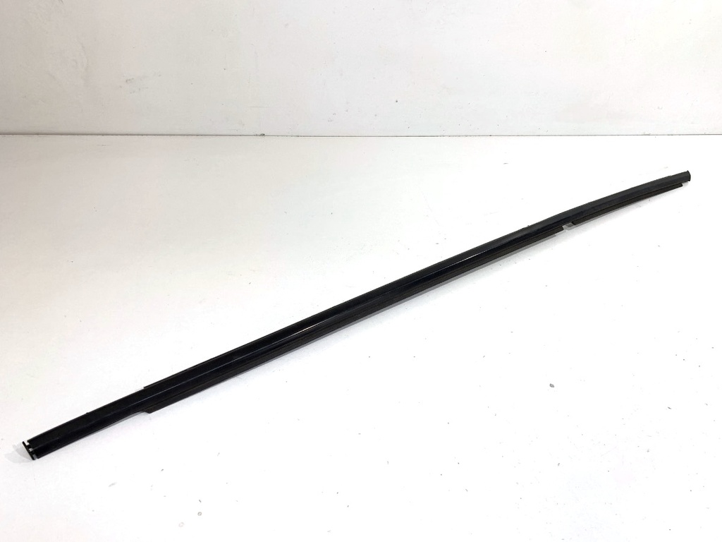 [STARK-887396] Moldura vierteaguas puerta trasera derecha Toyota Corolla