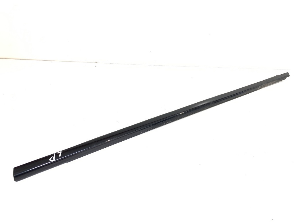 [STARK-887927] Moldura de puerta delantera izquierda BMW X5 (G05, F95)