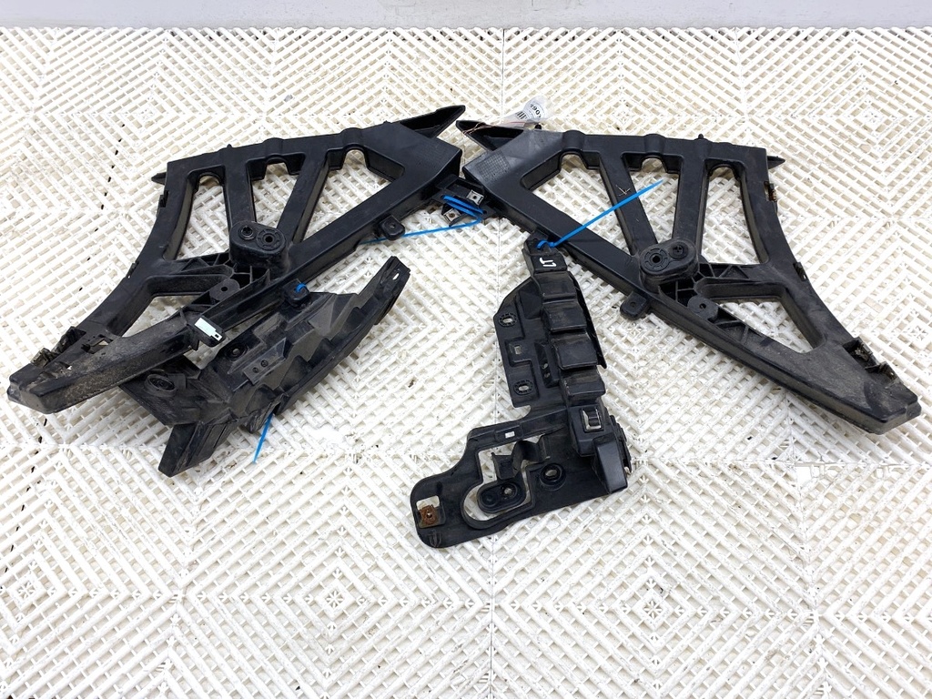 [STARK-890381] Guía de parachoques trasero Jaguar XF Sportbrake (X260)