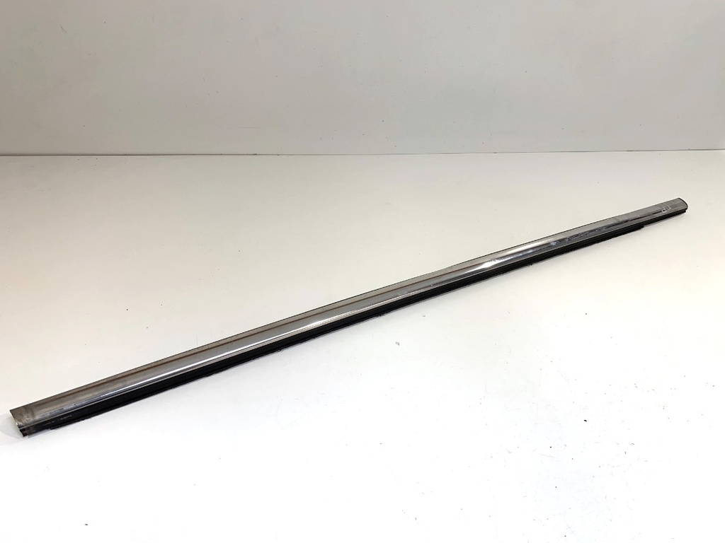 [STARK-914174] Moldura de puerta delantera derecha Ford Kuga II (DM2)