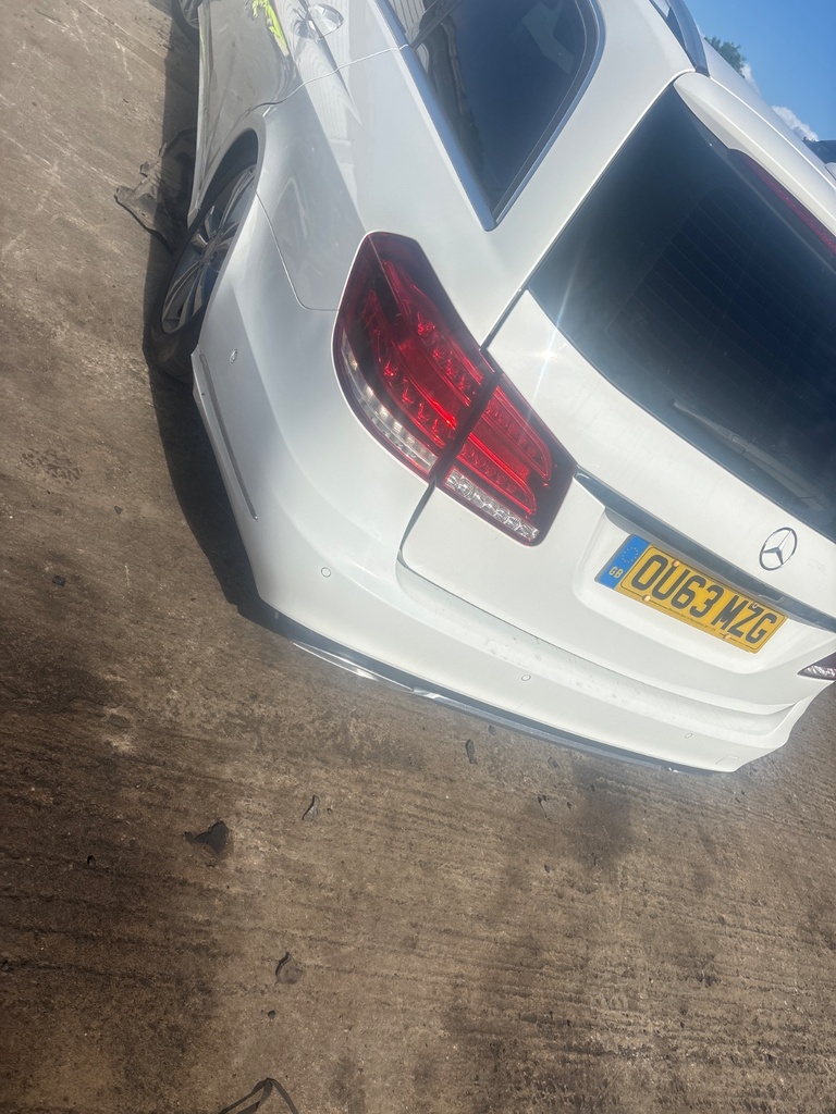 [EPE-128212] Paragolpes trasero Mercedes-Benz E-Class 149 polar white