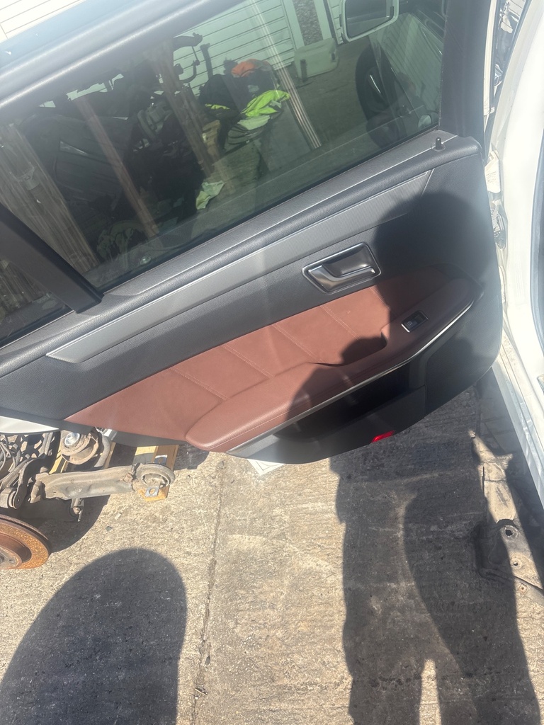 [EPE-128219] Panel de puerta Mercedes-Benz Clase E (2009-2016)