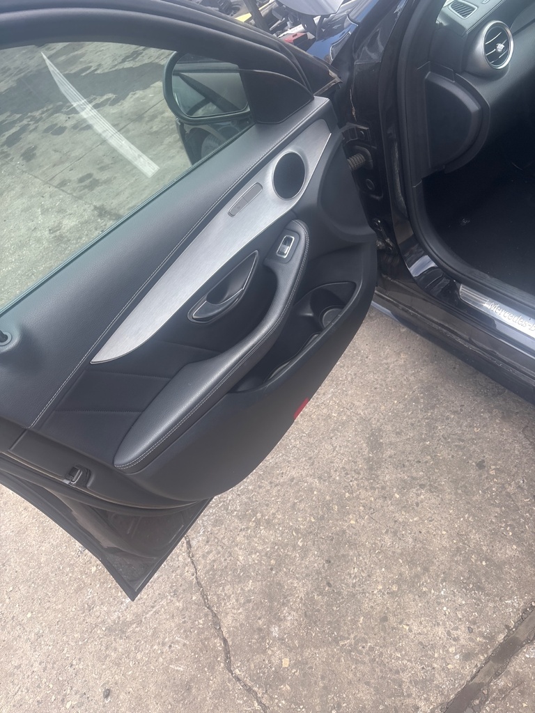 [EPE-128306] Panel de puerta Mercedes-Benz Clase C (2014-2018)
