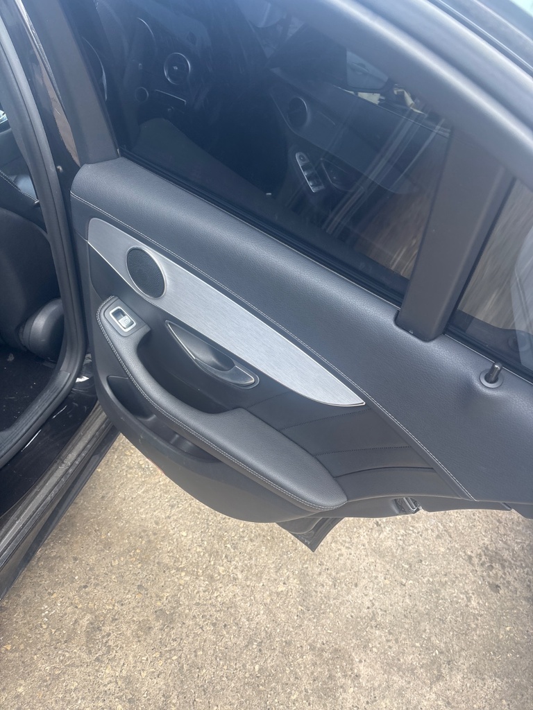 [EPE-128326] Panel de puerta Mercedes-Benz Clase C (2014-2018)
