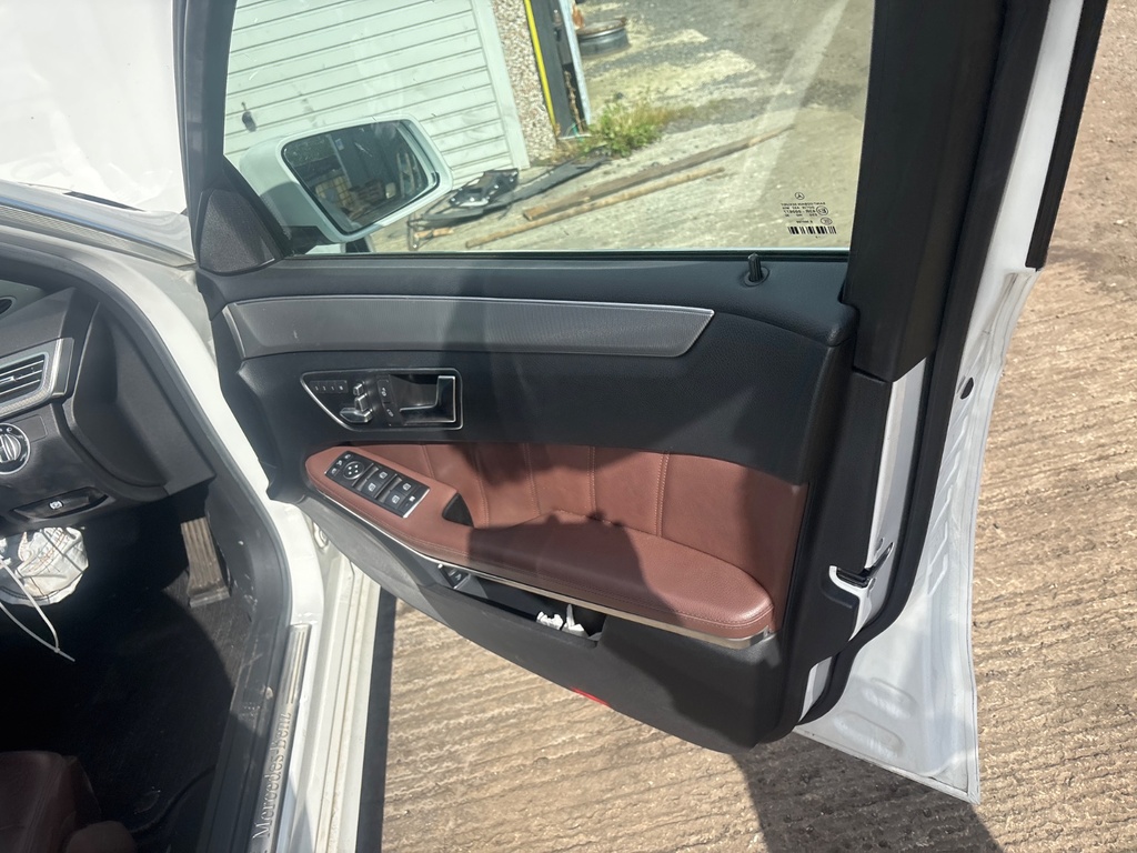 [EPE-128180] Panel de puerta Mercedes-Benz Clase E