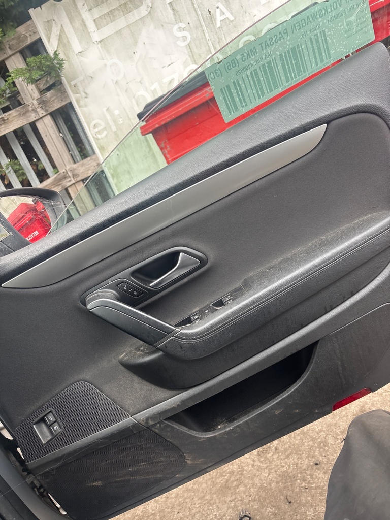 [EPE-127040] Panel interior de puerta delantera derecha VW Passat CC
