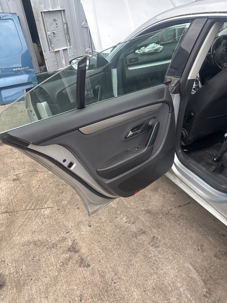 [EPE-127077] Panel de puerta VW Passat CC 2009