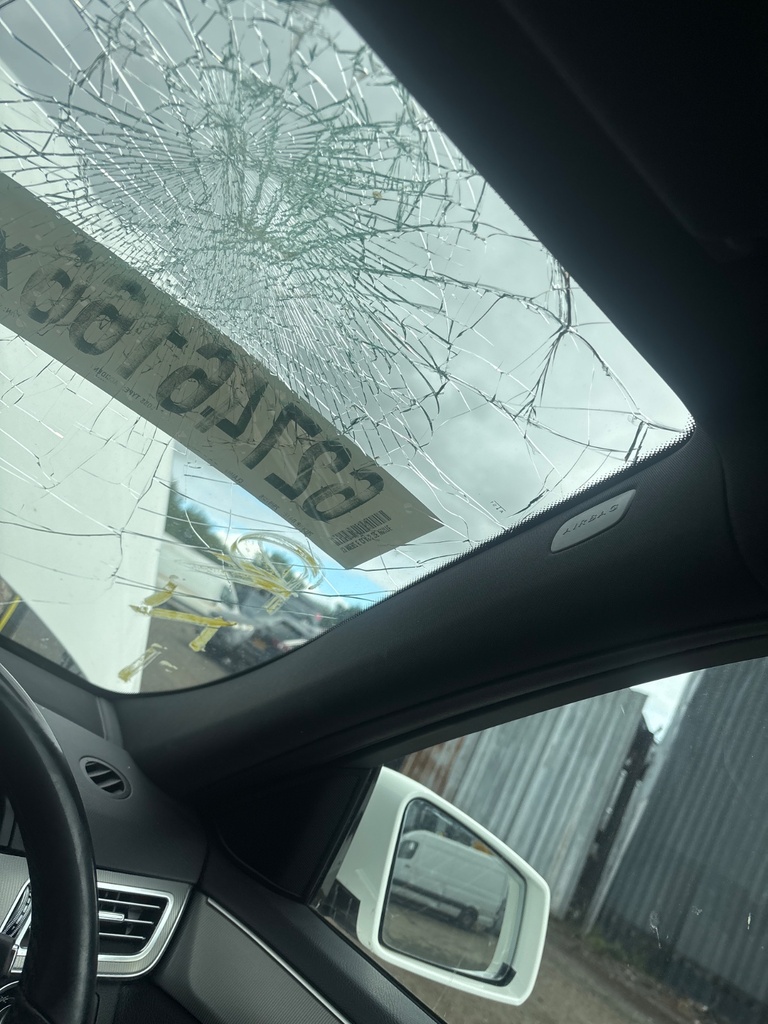 [EPE-128189] Pilar A Mercedes-Benz E-Class