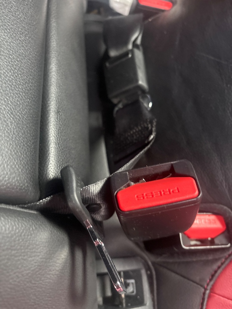 [EPE-126531] Cinturón de seguridad trasero central Jaguar XE 2.0 D