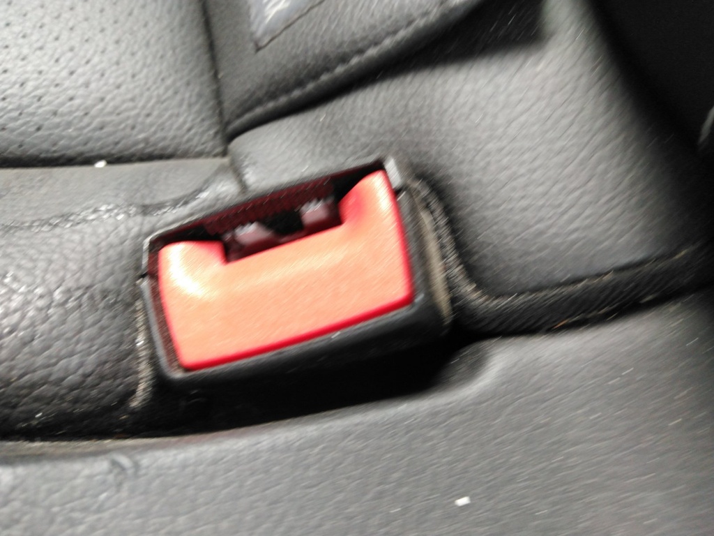 [EPE-127763] Cinturón de seguridad trasero fila central derecha Mercedes-Benz Clase C