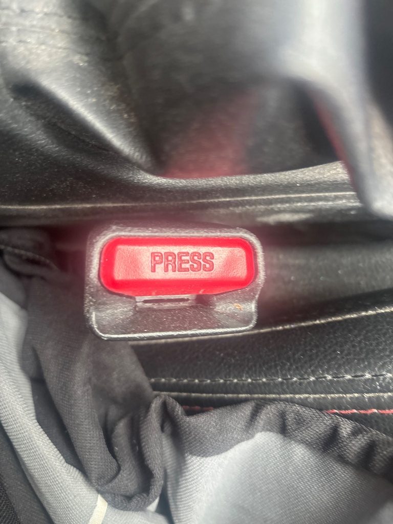 [EPE-128024] Interruptor de cinturón de seguridad delantero derecho Mazda CX-5